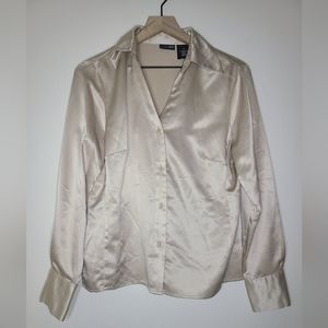 East 5th button up
